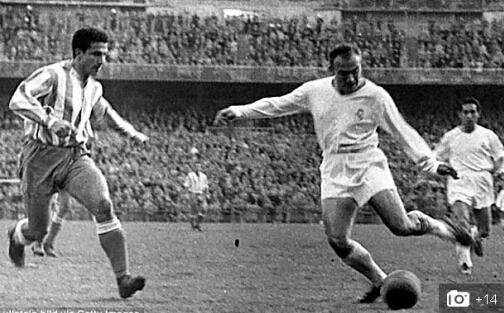 足球史上最伟大十大边锋,史上最伟大球王梅西