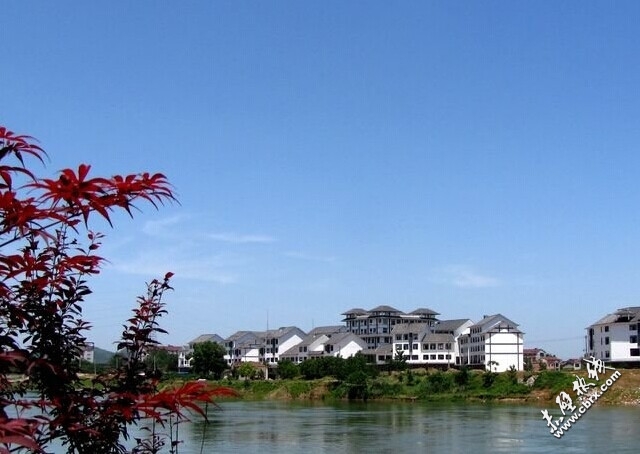 来赤壁吧，我带着你，你带着钱！