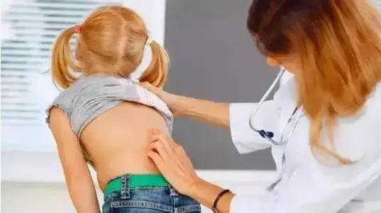 成人脊柱侧弯手术可以彻底治愈吗,中医推拿正骨可以治愈脊柱侧弯吗