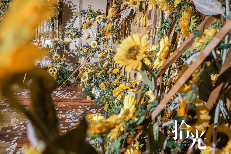 户外婚礼场景布置效果图,红色系婚礼户外布置场景