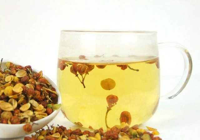 *欢合**花凋落太可惜，婆婆把它捡起来晒干，一斤价值90元！