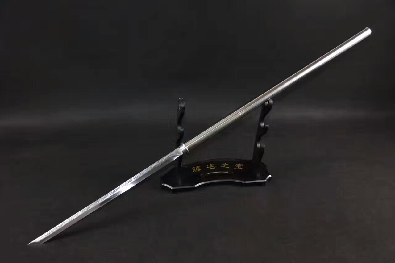 龙泉刀剑覆土烧刃,龙泉高锰钢刀剑一体锻打