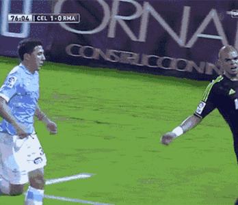 史上最强打脸现场足球gif,搞笑足球gif打耳光假摔