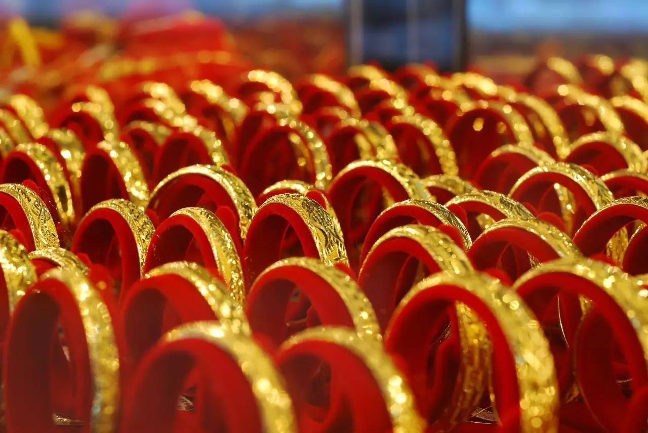 老凤祥足金卡地亚款手镯断裂,老凤祥手镯新款love