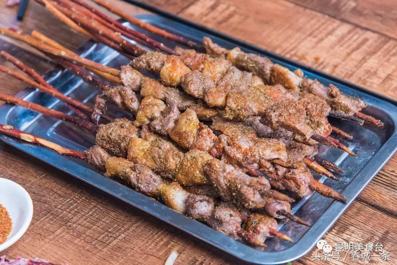 隐藏在昆明村庄里的3家烤羊店，老司机用3个月才找到的