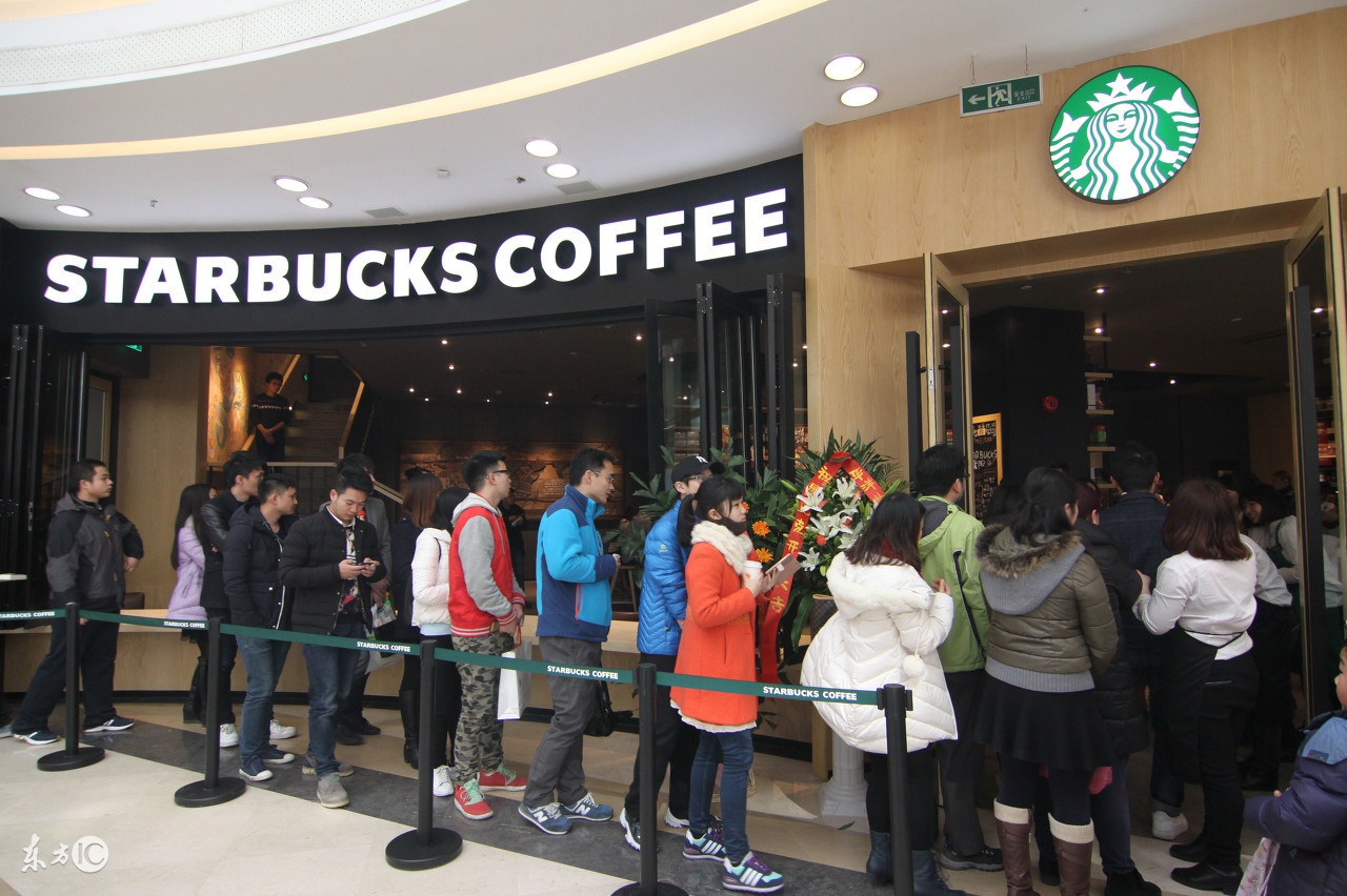 如何在星巴克喝一杯免费的咖啡 (星巴克怎么才能喝到免费的咖啡)