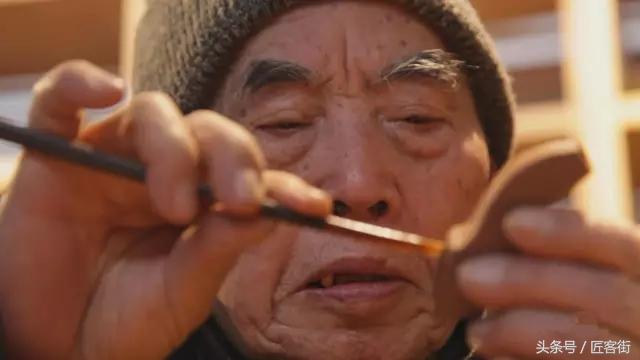 13岁技艺成熟今耄耋之年仍在探索连赝品都炒到几十万