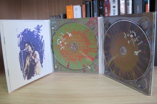 这个年代谁还买投影仪,现在有人买cd专辑吗