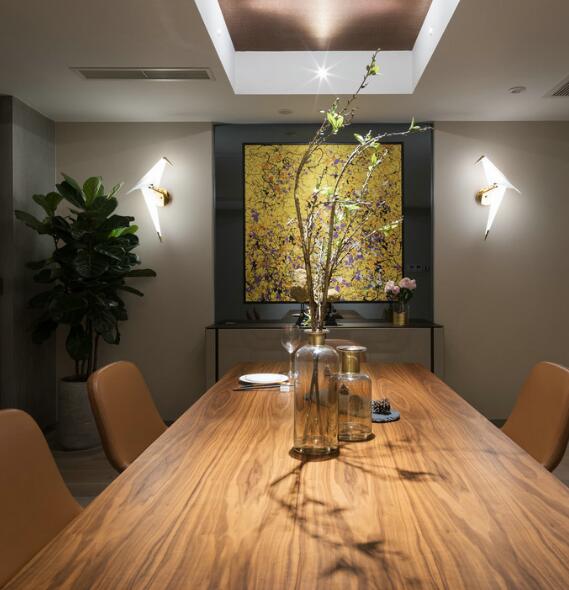 餐厅加了隔断风水好，上海同济东时区178平别墅实景，现代简约风惹邻居羡慕