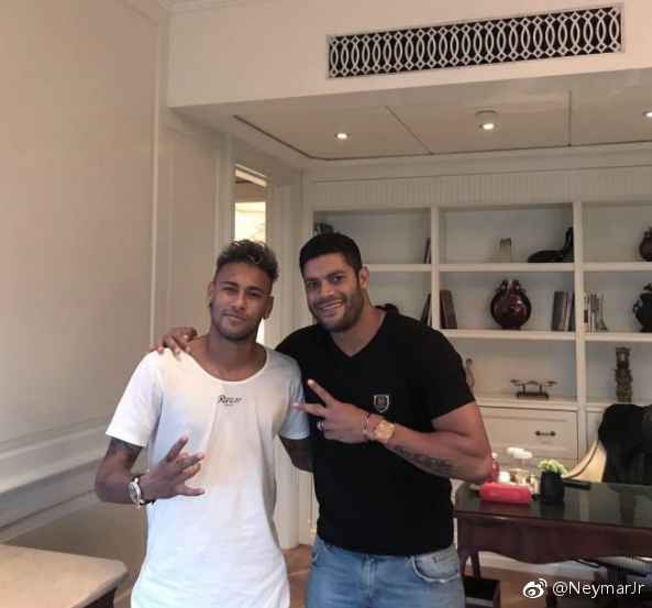 内马尔见成龙秒变迷弟,内马尔和成龙视频