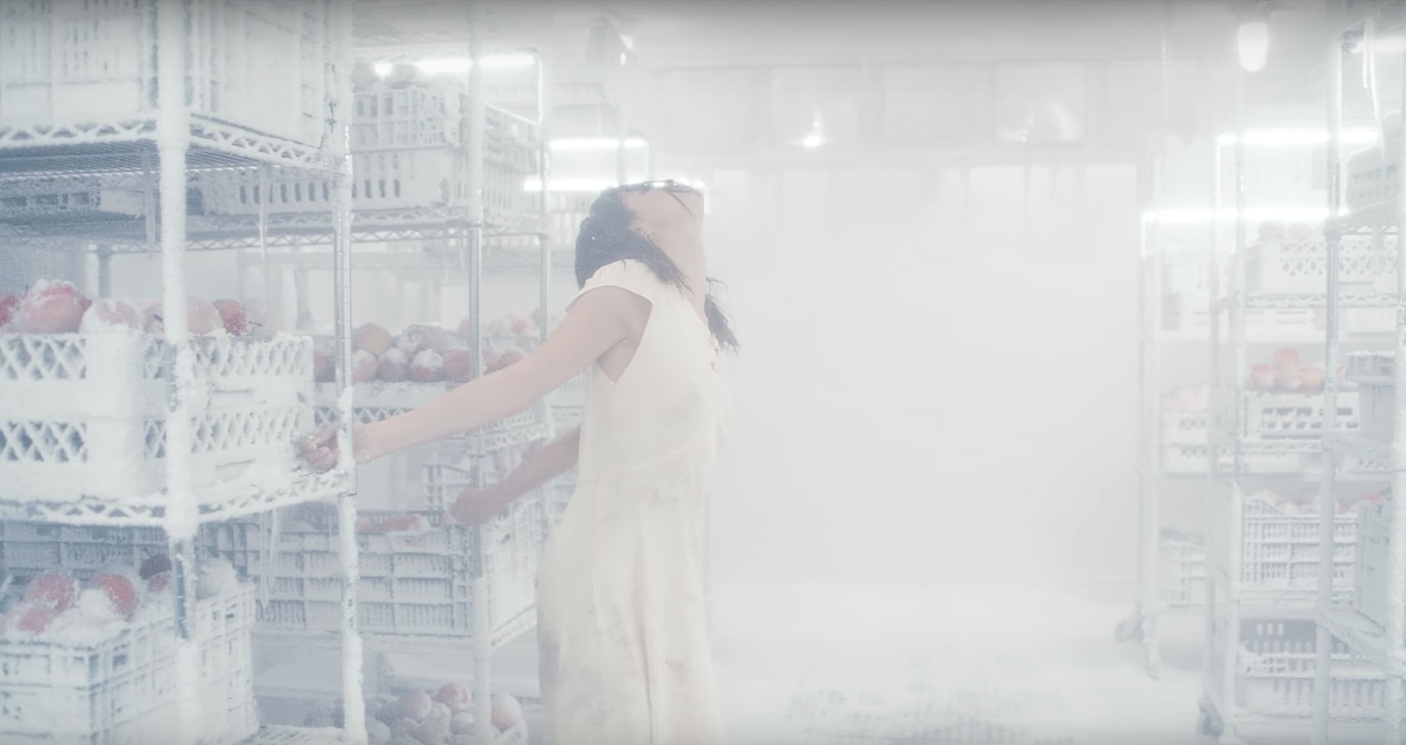 艺术家画的“桃子”很美：有两瓣圆鼓鼓蜜桃的隐喻