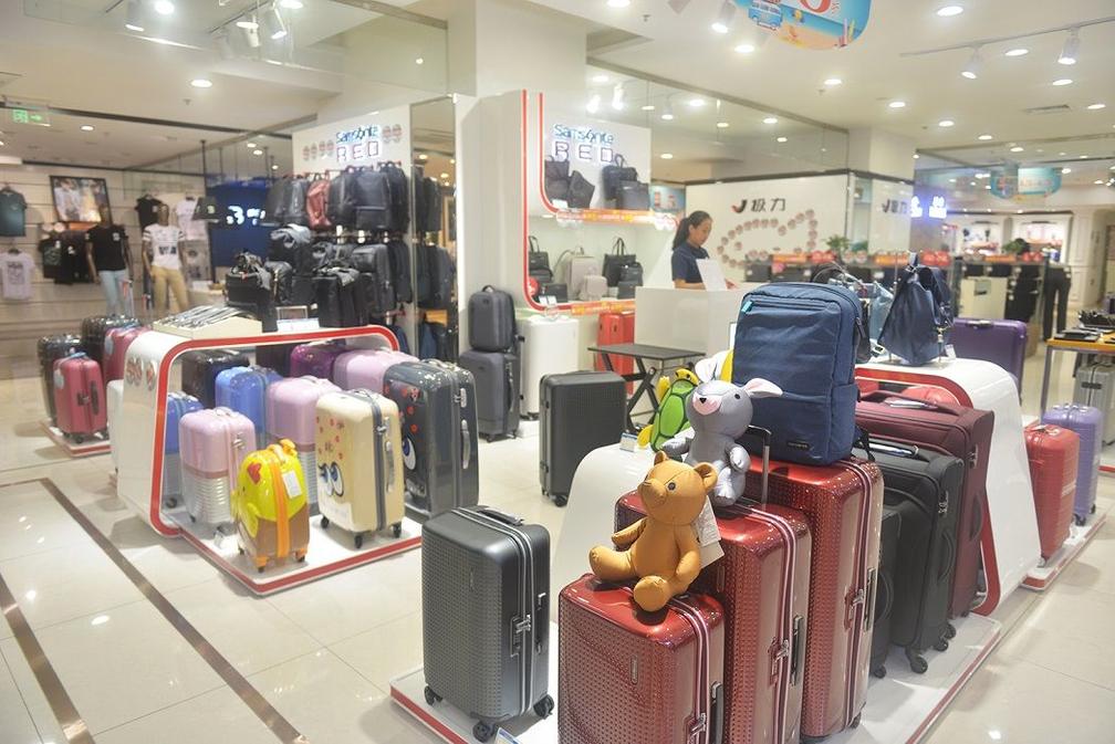 夏季旅游攻略中必不可少的装备,在南坪商都可以一站备齐