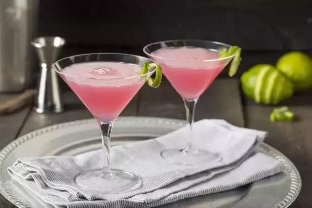 女生适合喝什么鸡尾酒比较有品味,最适合女生的10款鸡尾酒