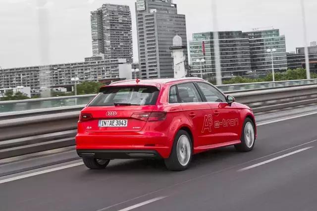 现代小型suv最新款venue白色,2024款全新现代kona