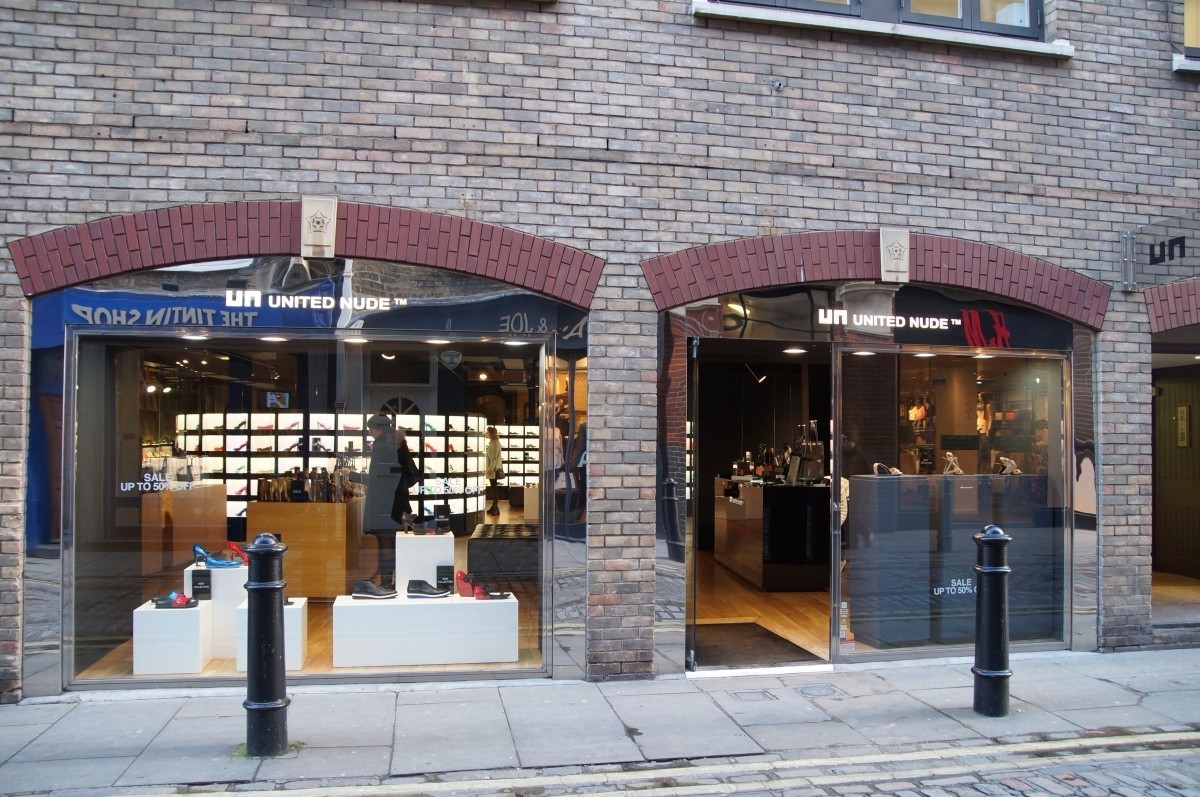 卡宾销售大跌24%；UN关闭英*旗国**舰店；JuicyCouture换创意总监；天猫奢侈品APP上线