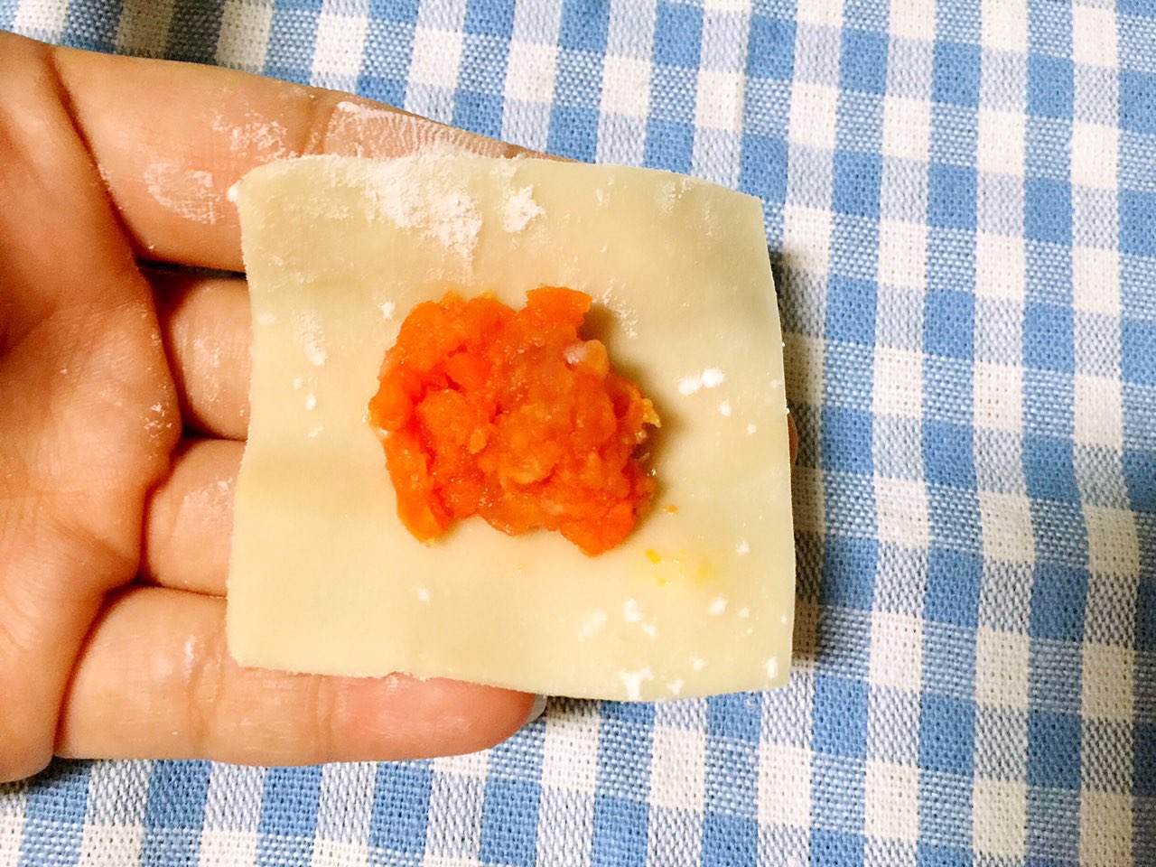 宝宝小馄饨辅食馄饨皮,馄饨辅食怎么调又鲜又嫩