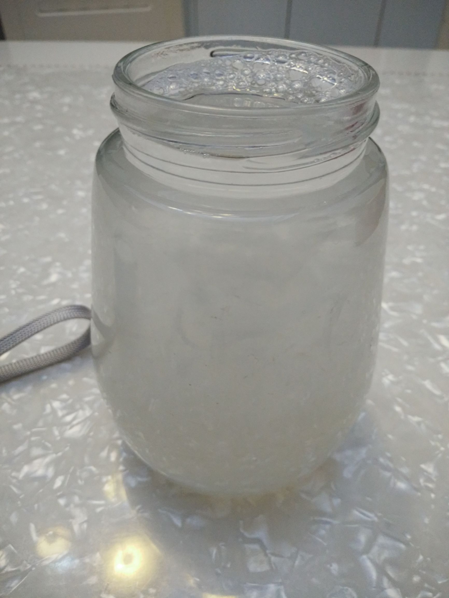 当你发现泡发的燕窝里有很多细小的毛毛挑不干净吃下去又觉得膈应时怎么办？教你两招，轻松搞定