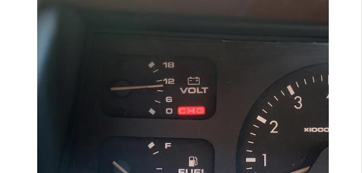 更换汽车蓄电池要换原装的吗,汽车更换蓄电池断电和不断电区别