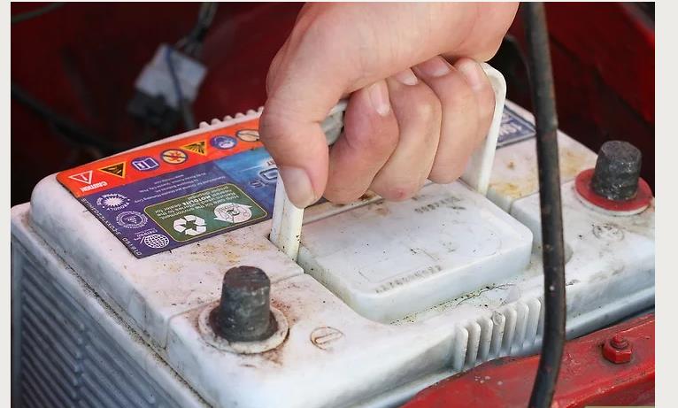 更换汽车蓄电池要换原装的吗,汽车更换蓄电池断电和不断电区别