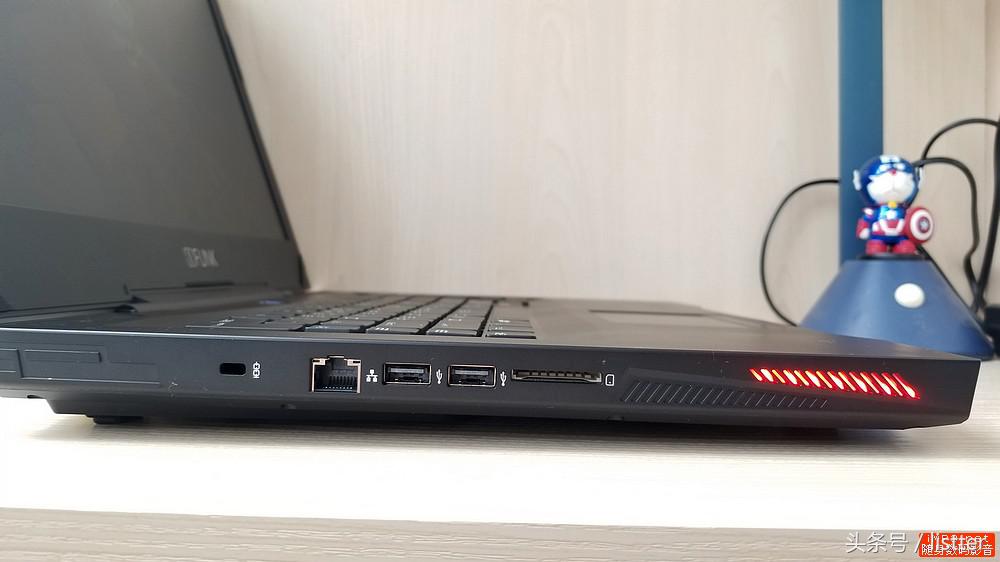 这款IFUNKS游戏本必须关注，性能霸道还自带机械键盘