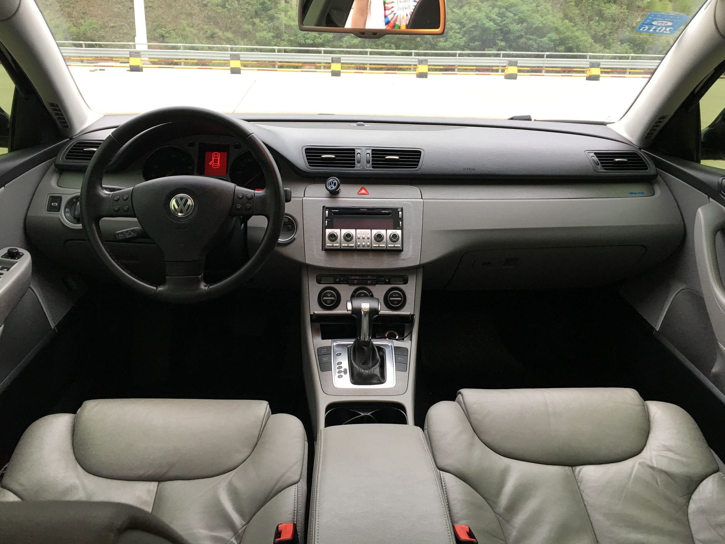 09款大众迈腾油耗多少,09大众迈腾车内装饰品