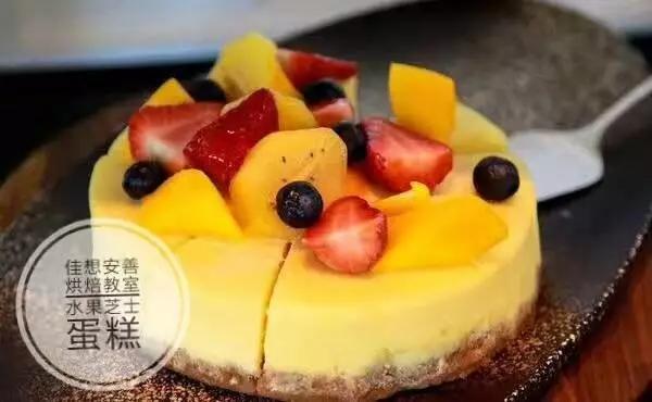 他辞去国企高管工作，把独立电影社搬进可以画画、喝咖啡的美术馆