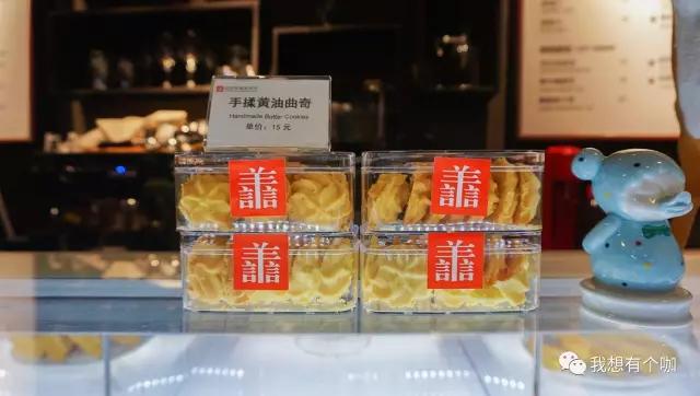 他辞去国企高管工作，把独立电影社搬进可以画画、喝咖啡的美术馆