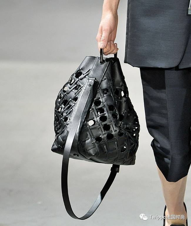 不值得入手大牌包包,不买包包