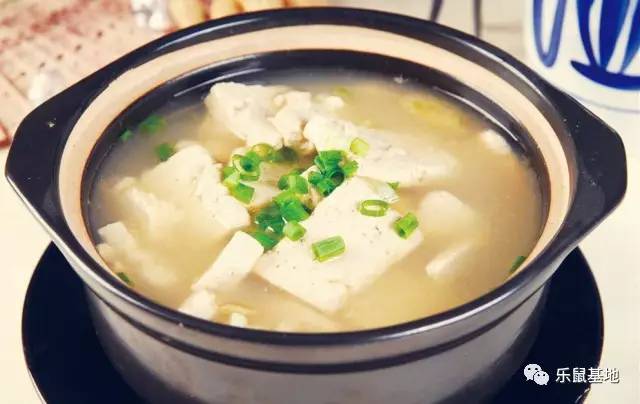 尽管经历了千百年,但你依然不能抵挡砂锅的醇香诱惑