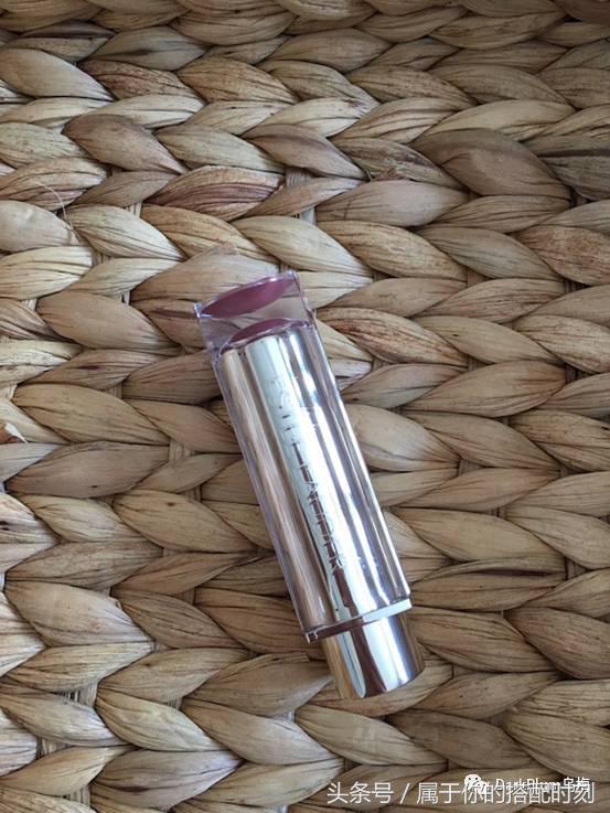 买唇膏保湿滋润补水,买唇膏不油正品