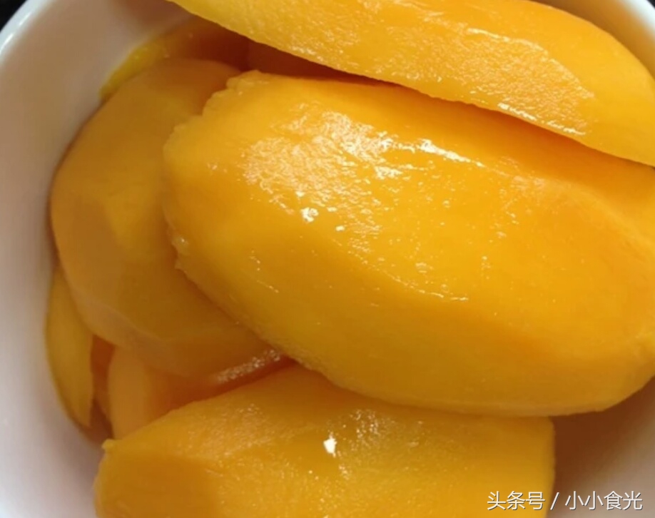 夏天来一份冰凉沁甜的芒果肠粉,满足感一秒爆棚