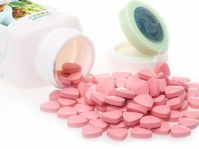 叶酸吃多了对胎儿有什么副作用,叶酸吃了反而伤胎