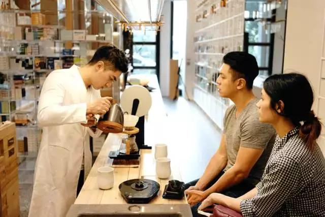 三代医药世家传人，90后帅哥开出中国最美药店，让看病不再可怕