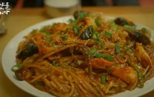 「深夜发毒-自虐」美食剧中让人好吃到令人*吟呻**的美食