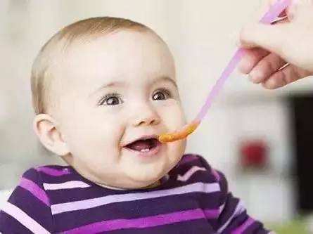 不要给小朋友吃太多容易肠套叠,容易引起肠套叠的动作