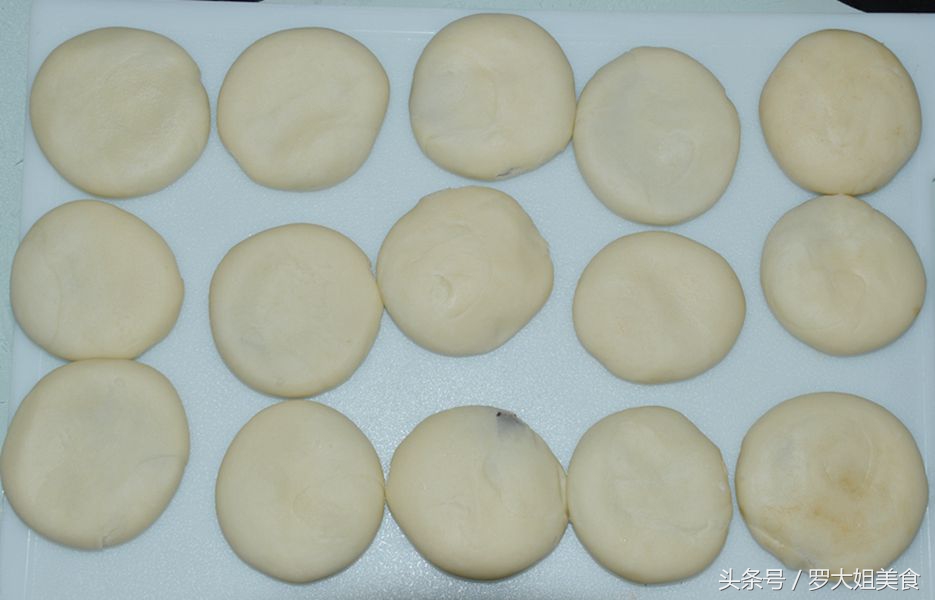 在家也能做出酥得掉渣的鲜花饼,玫瑰鲜花饼白玉酥皮