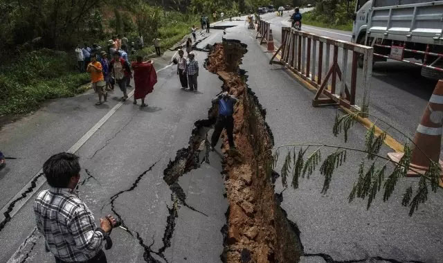 地震时楼房里的人如何逃生,地震来了高层怎么逃生