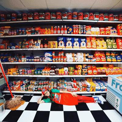 这家店9000件商品全是假货,人们却争相购买