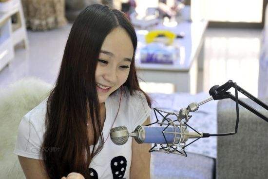 主播直播应该怎么穿搭,主播的衣服好看还是颜值重要