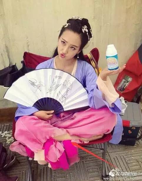 自从割双眼皮不算整容之后，娱乐圈不微调的女演员是真·不存在