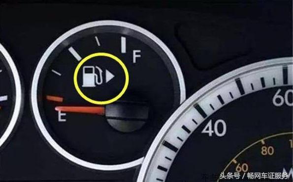 挡风玻璃有好多小亮点,挡风玻璃小黑点能贴东西吗图片