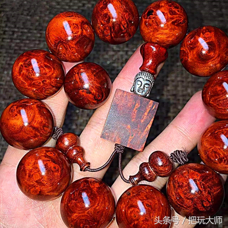 十大最不值钱的木头手串,最贵的木质文玩手串排行榜