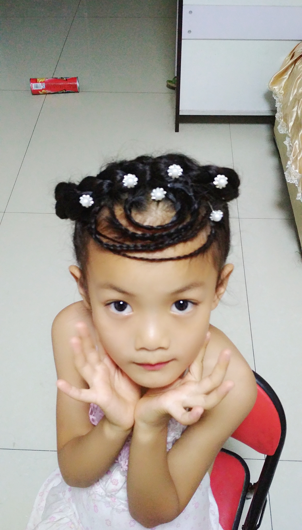 宝宝刘海怎么编起来好看,小孩高额头刘海怎么扎起来好看