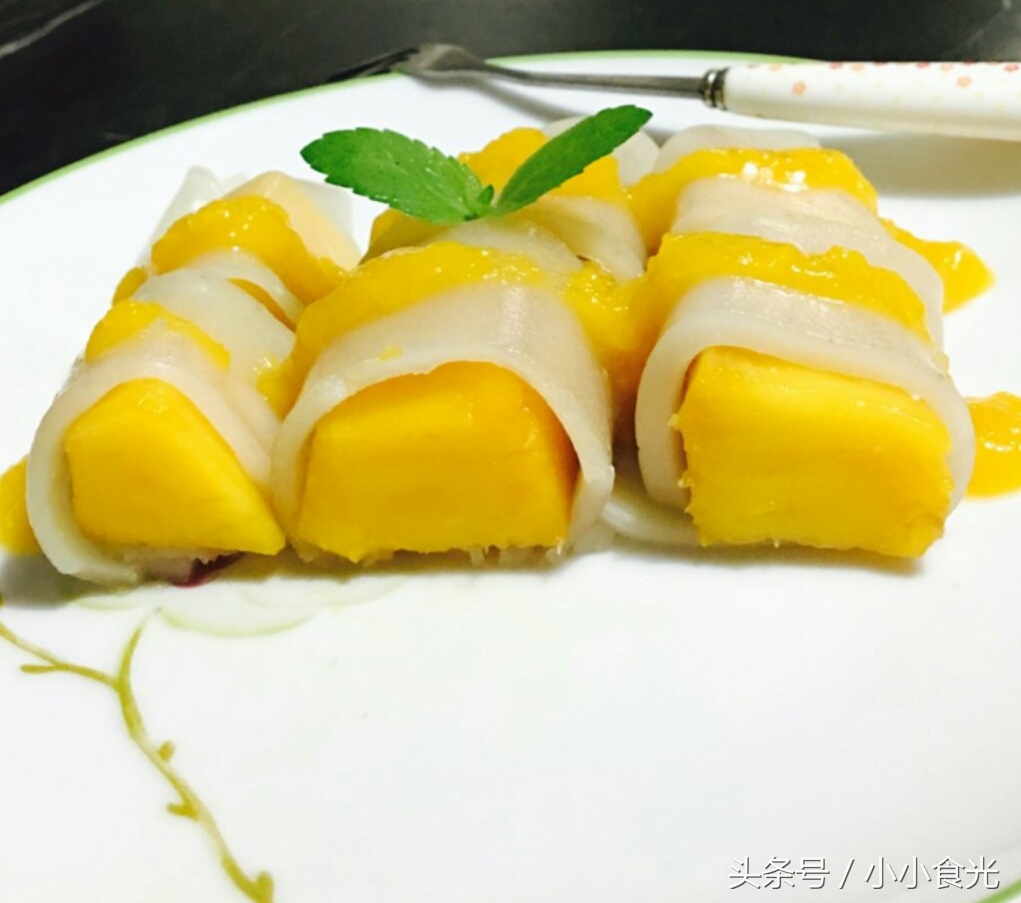 夏天来一份冰凉沁甜的芒果肠粉,满足感一秒爆棚