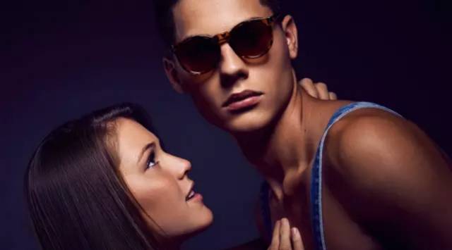 戴好太阳镜，就抓住了姑娘的心