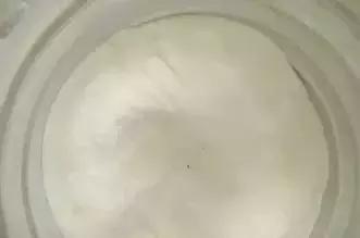 奶粉起泡、有黑点，是不是质量问题？