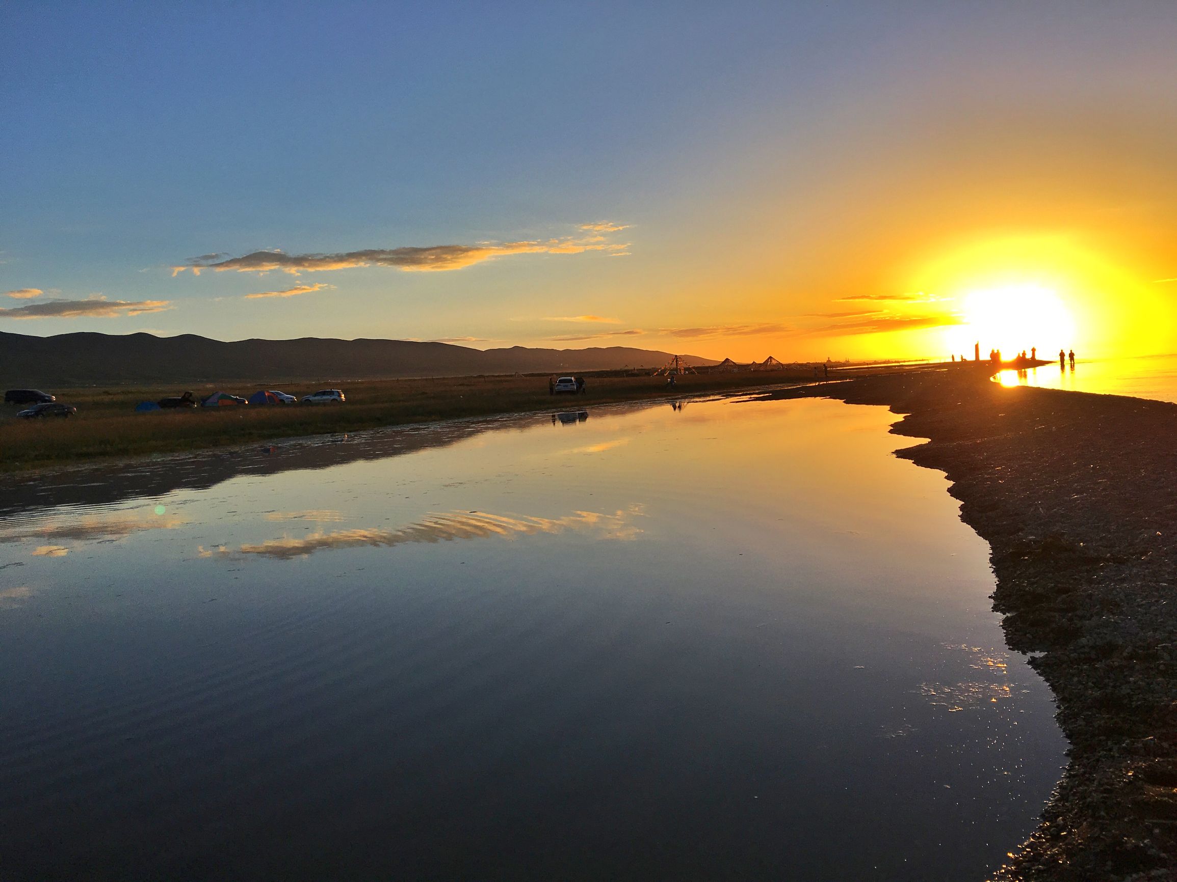 清晨的青海湖美景,静谧的青海湖