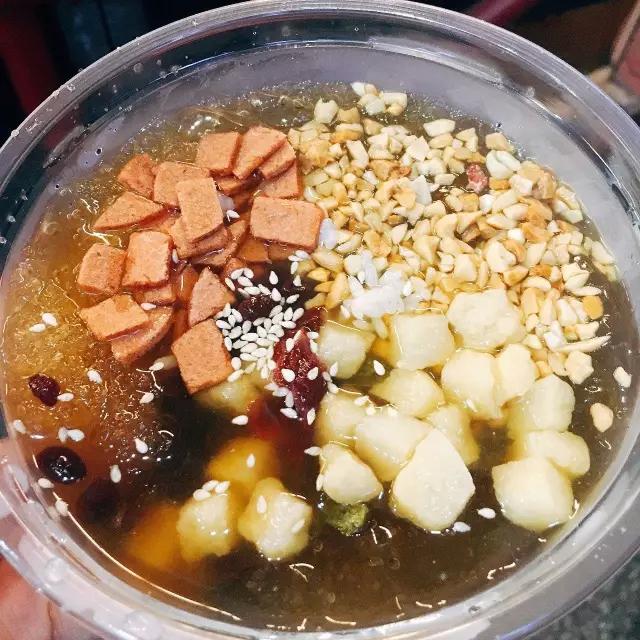 成都宽窄巷子旁边的小吃街,成都地道小吃街应该去哪里