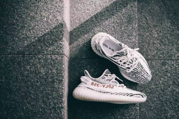 秋天入手这双高端休闲鞋无敌百搭,初秋必买的4双鞋穿10年都不过时