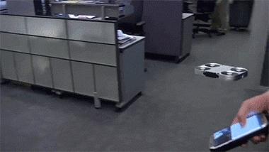 会飞的手机壳，可航拍可续航，这个机长有点帅